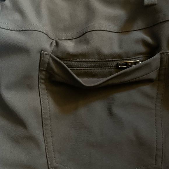 Lululemon Size 31 ABC Slim-Fit 5 Pocket Pant 32"
Warpstreme in Obsidian - Picture 6 of 6